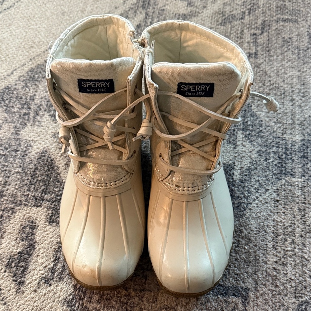 Girls cream sparkly Sperry boots - Size 2